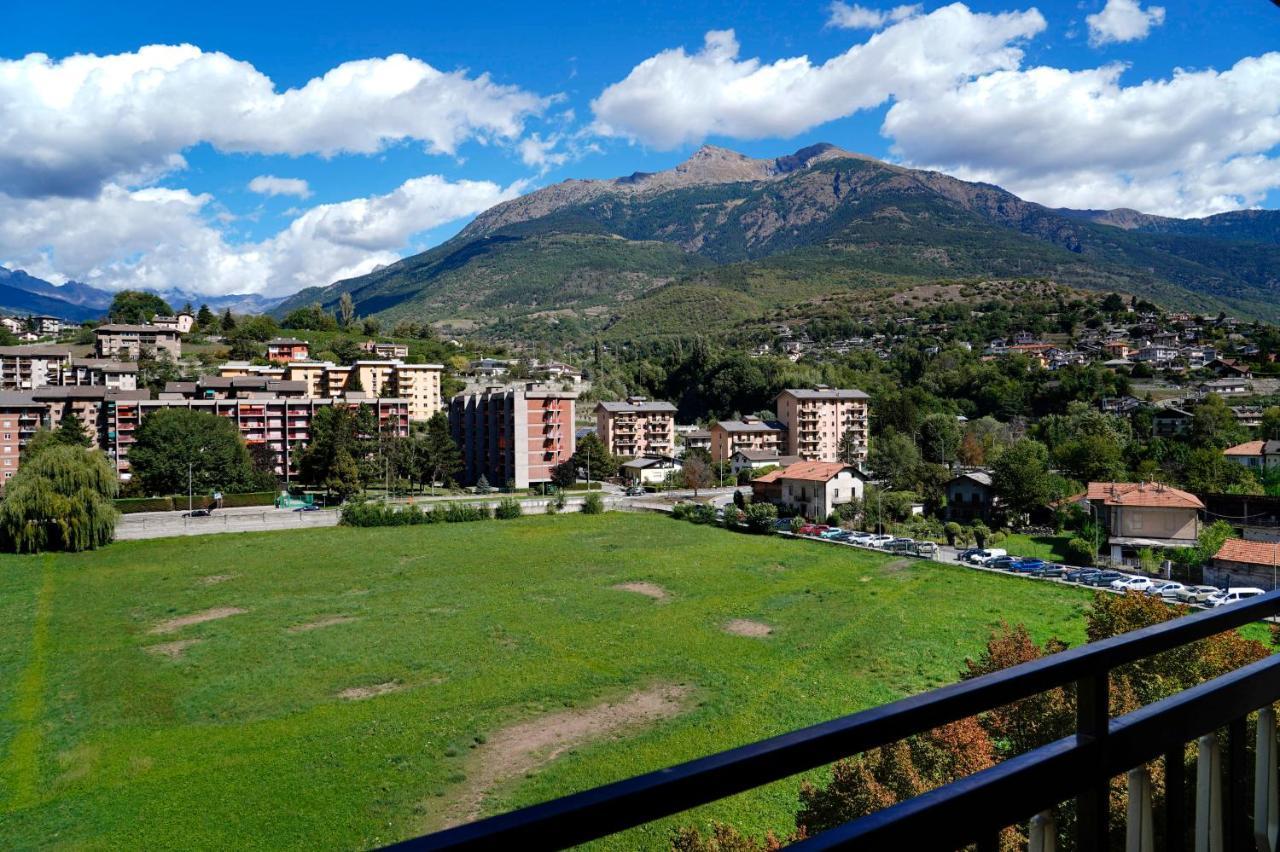 Surville Aosta Bagian luar foto